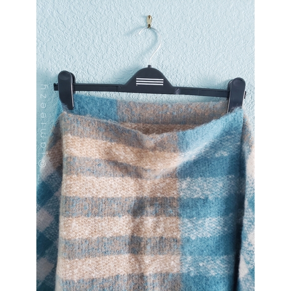 C-Mode | NWT Plaid Fringe Off-Shoulder Shawl - Picture 2 of 5